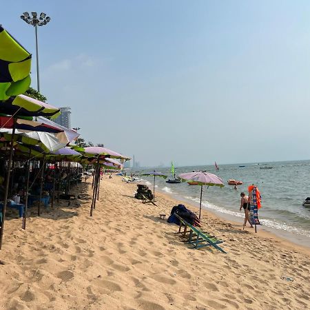 Yuri Guesthouse Pantai Jomtien Bagian luar foto
