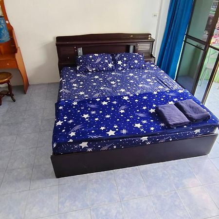 Yuri Guesthouse Pantai Jomtien Bagian luar foto
