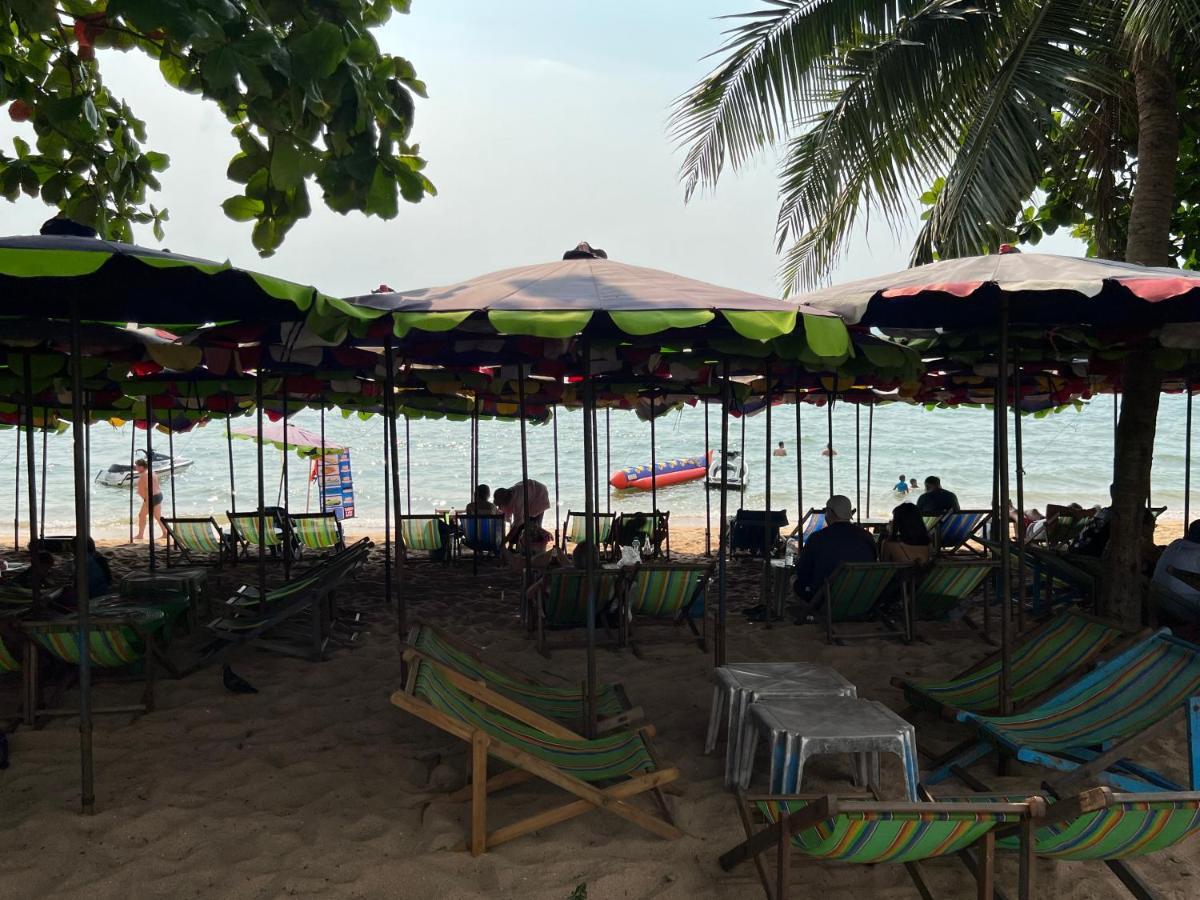Yuri Guesthouse Pantai Jomtien Bagian luar foto